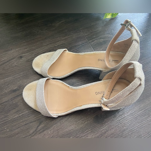 Call it Spring Sparkle White/Silvery Block Heel Sandals (Size 7.5) - Picture 2 of 3